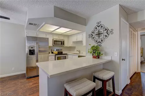 912 Falconhead Ln #201, Las Vegas, NV 89128