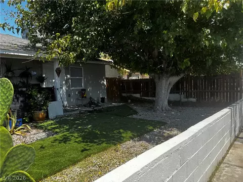 1405 E Clark Ave, Las Vegas, NV 89101