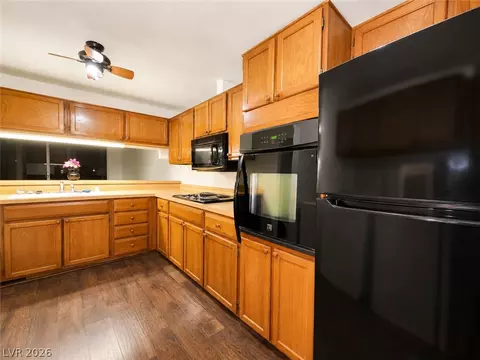 750 S Royal Crest Cir #323, Las Vegas, NV 89169