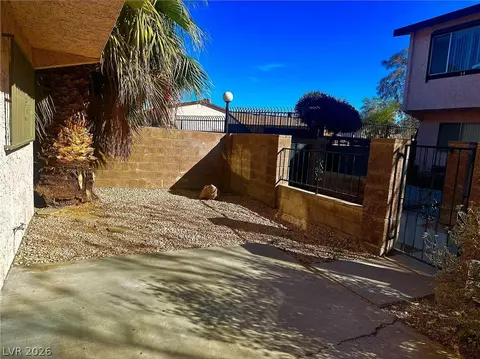 4338 Caliente St #15, Las Vegas, NV 89119