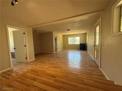 Living - 43 Connors Ct, Ely, NV 89301 photo 2 of 7