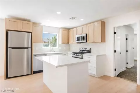 35 Hickory St, Las Vegas, NV 89110