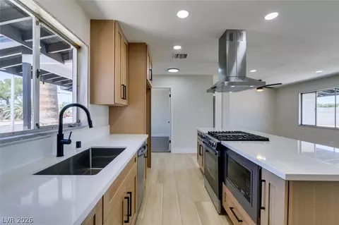 1016 Mezpah St, Las Vegas, NV 89106
