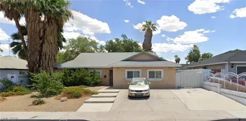 3939 Meadowglen Dr, Las Vegas, NV 89121