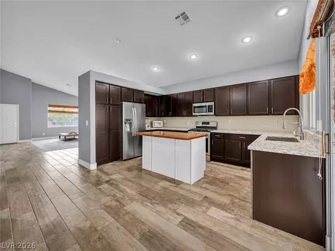 2421 Sunrise Springs Ct, North Las Vegas, NV 89031