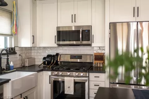 Kitchen - 104 Mint Orchard Dr, Henderson, NV 89002 photo 5 of 6