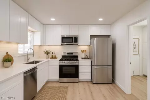 717 Palmhurst Dr, Las Vegas, NV 89145