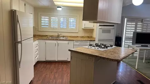 312 Sir Jeffery St, Las Vegas, NV 89110