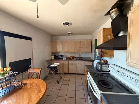 1913 Hart Ave, North Las Vegas, NV 89032