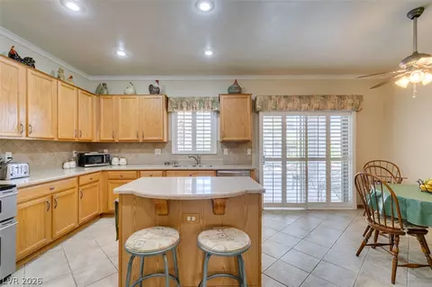 Kitchen - 575 Eagle Perch Pl, Henderson, NV 89012 photo 4 of 6