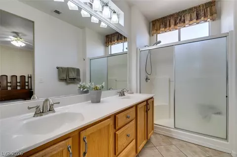 Bath - 575 Eagle Perch Pl, Henderson, NV 89012 photo 1 of 2