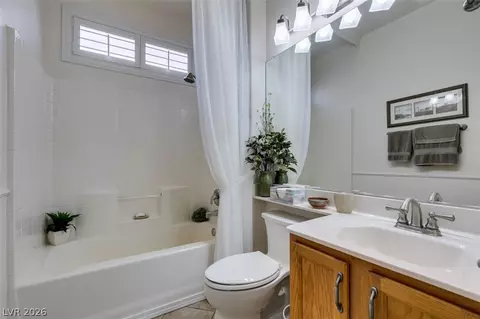 Bath - 575 Eagle Perch Pl, Henderson, NV 89012 photo 2 of 2