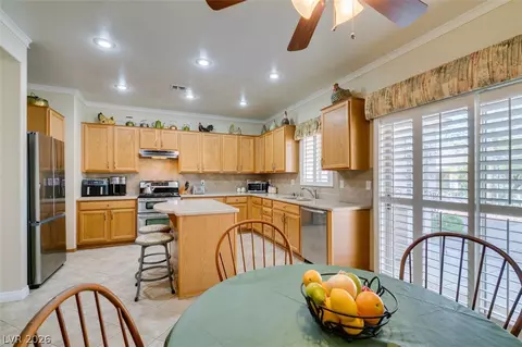 Kitchen - 575 Eagle Perch Pl, Henderson, NV 89012 photo 6 of 6