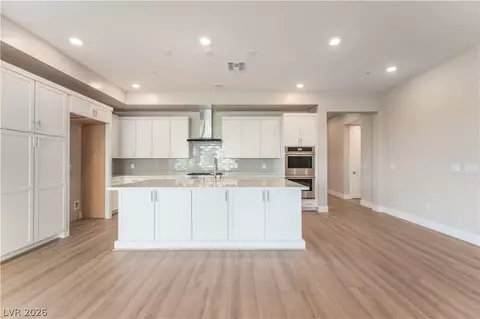 9132 Las Manaitas Ave #202, Las Vegas, NV 89144