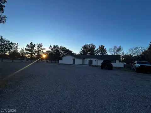 2481 E Falcon St, Pahrump, NV 89048