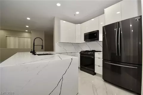 7173 S Durango Dr #203, Las Vegas, NV 89113