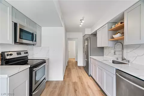 4490 Del Oro Dr, Las Vegas, NV 89102