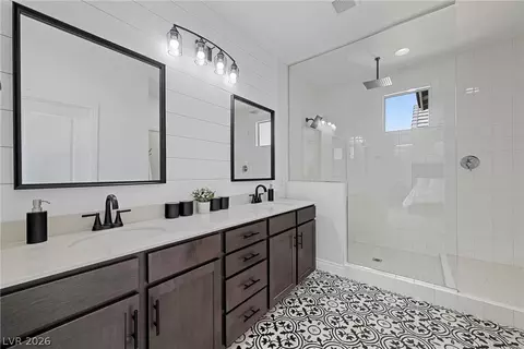 Bath - 976 E Sunset Rd, Henderson, NV 89011 photo 2 of 4