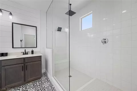 Bath - 976 E Sunset Rd, Henderson, NV 89011 photo 3 of 4