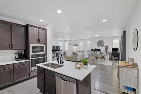 Kitchen - 976 E Sunset Rd, Henderson, NV 89011 photo 4 of 4