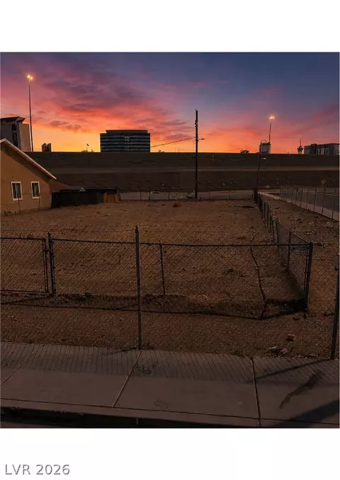 633 W Mcwilliams Ave, Las Vegas, NV 89106