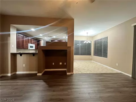 19 E Agate Ave #305, Las Vegas, NV 89123