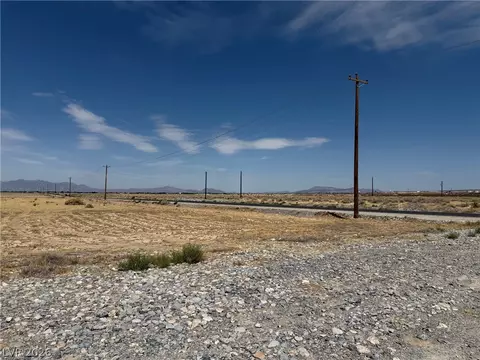 5731 E Gamebird Rd, Pahrump, NV 89060