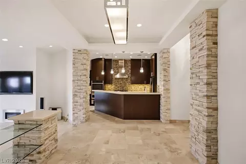 7146 Mission Hills Dr, Las Vegas, NV 89113