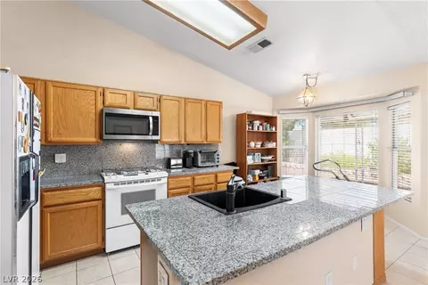 6216 Mandarin Dr, Las Vegas, NV 89108
