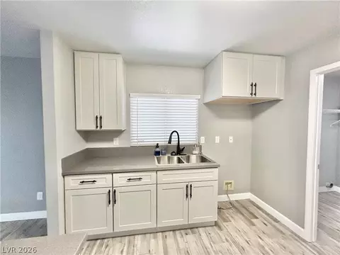 3795 Steinbeck Dr, Las Vegas, NV 89115