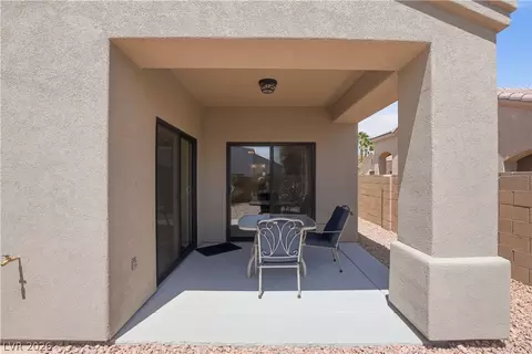 Exterior - 1427 Palm Dr, Laughlin, NV 89029 photo 4 of 14