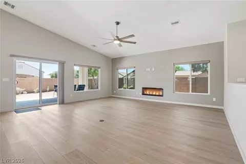 Living - 1427 Palm Dr, Laughlin, NV 89029 photo 2 of 8