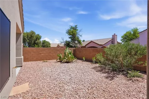 Exterior - 1427 Palm Dr, Laughlin, NV 89029 photo 5 of 14