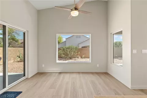 Living - 1427 Palm Dr, Laughlin, NV 89029 photo 7 of 8