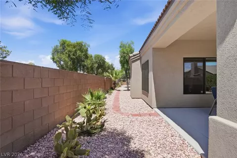Exterior - 1427 Palm Dr, Laughlin, NV 89029 photo 7 of 14