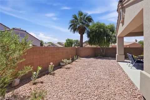 Exterior - 1427 Palm Dr, Laughlin, NV 89029 photo 6 of 14