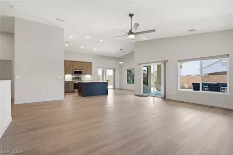 Living - 1427 Palm Dr, Laughlin, NV 89029 photo 5 of 8