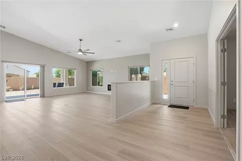 Living - 1427 Palm Dr, Laughlin, NV 89029 photo 4 of 8