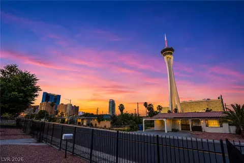 2101 Santa Paula Dr, Las Vegas, NV 89104