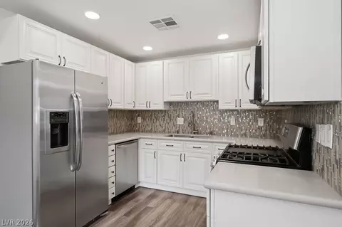 424 Pine Haven St #106, Las Vegas, NV 89144