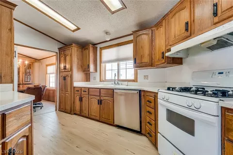 Kitchen - 1005 Adobe Cir, Boulder City, NV 89005 photo 4 of 5