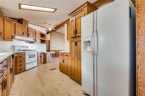 Kitchen - 1005 Adobe Cir, Boulder City, NV 89005 photo 2 of 5