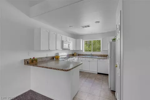 353 Amber Pine St #203, Las Vegas, NV 89144