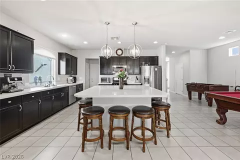 10137 Herons Rise St, Las Vegas, NV 89141