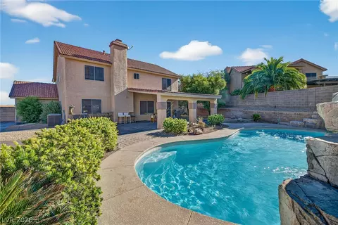 301 W Country Club Dr, Henderson, NV 89015