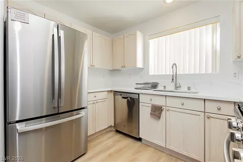 424 Pine Haven St #203, Las Vegas, NV 89144