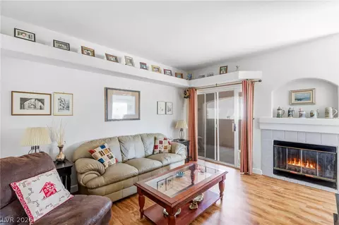 525 Indian Princess Dr #202, Las Vegas, NV 89145