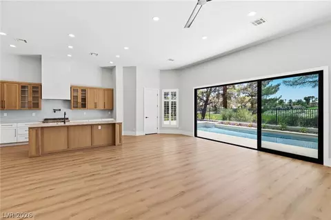 8649 Robinson Ridge Dr, Las Vegas, NV 89117