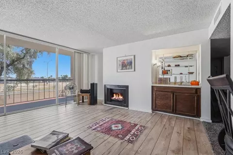 745 N Royal Crest Cir #115, Las Vegas, NV 89169