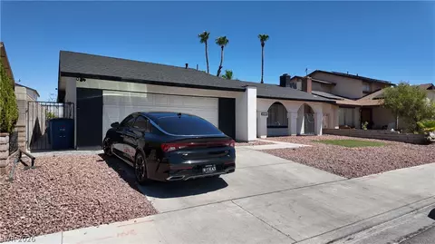 3540 Moraga Dr, Las Vegas, NV 89103